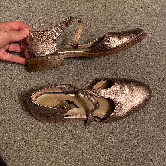 Clarks Gold Oxford shoes - Picture 2 of 4